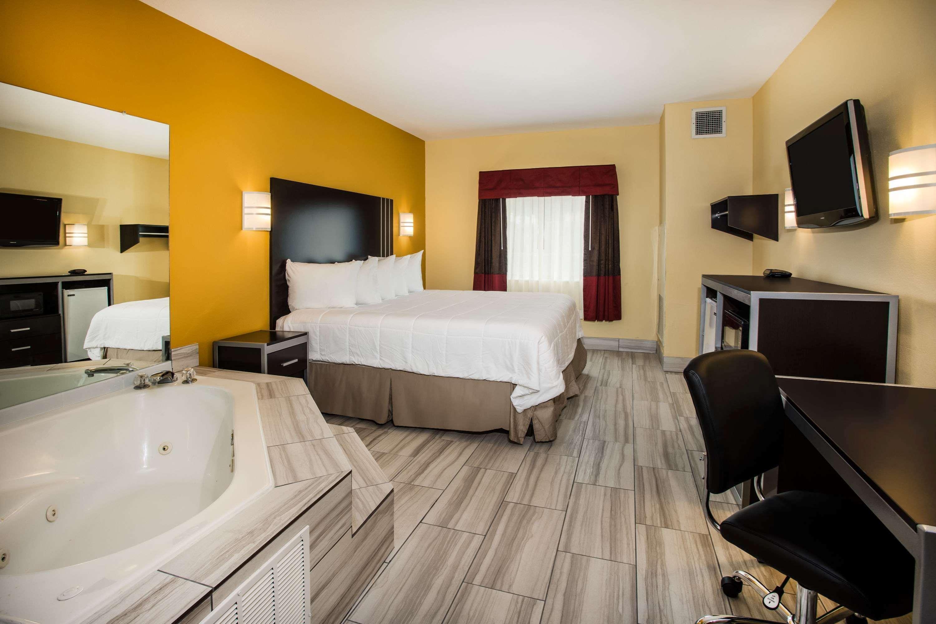 Days Inn & Suites By Wyndham Augusta Near Fort Eisenhower Extérieur photo