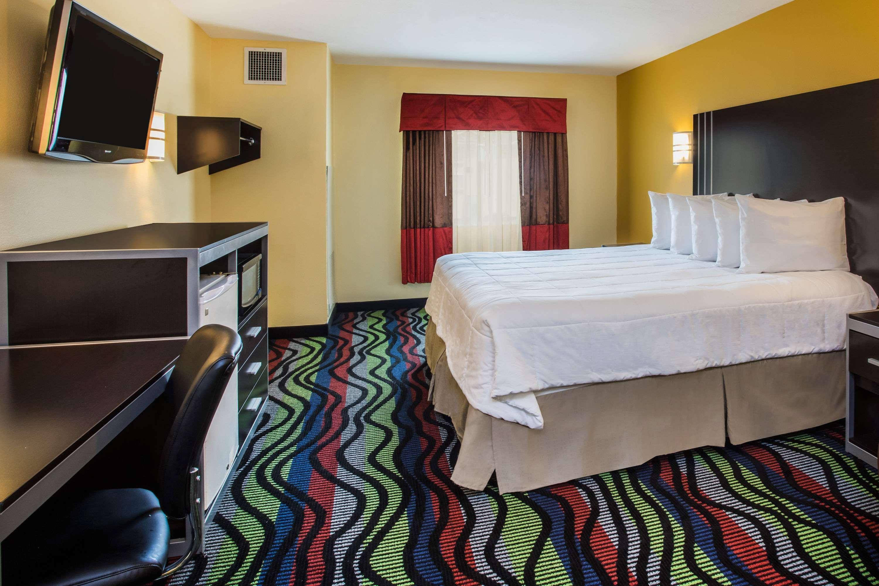 Days Inn & Suites By Wyndham Augusta Near Fort Eisenhower Extérieur photo
