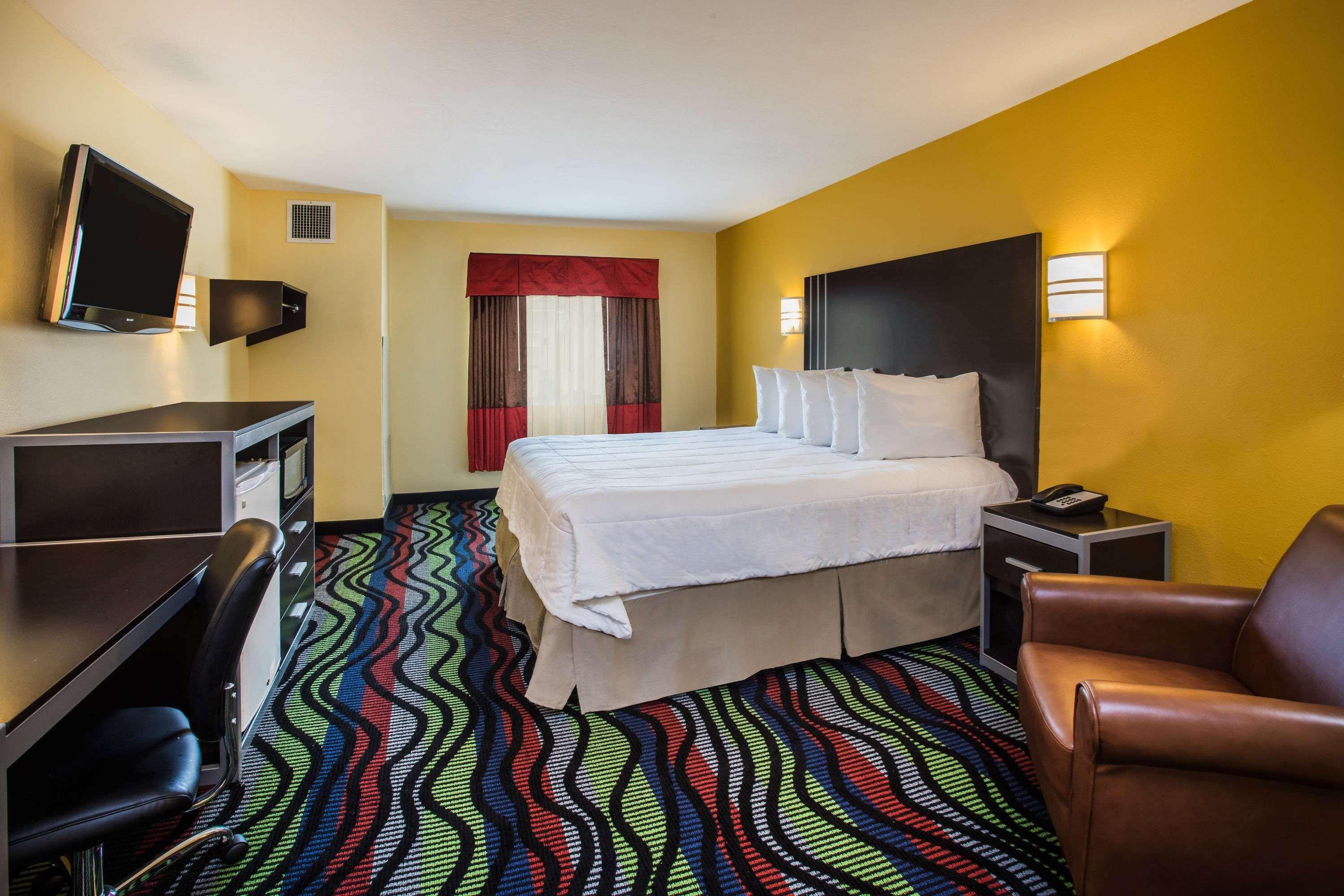 Days Inn & Suites By Wyndham Augusta Near Fort Eisenhower Extérieur photo