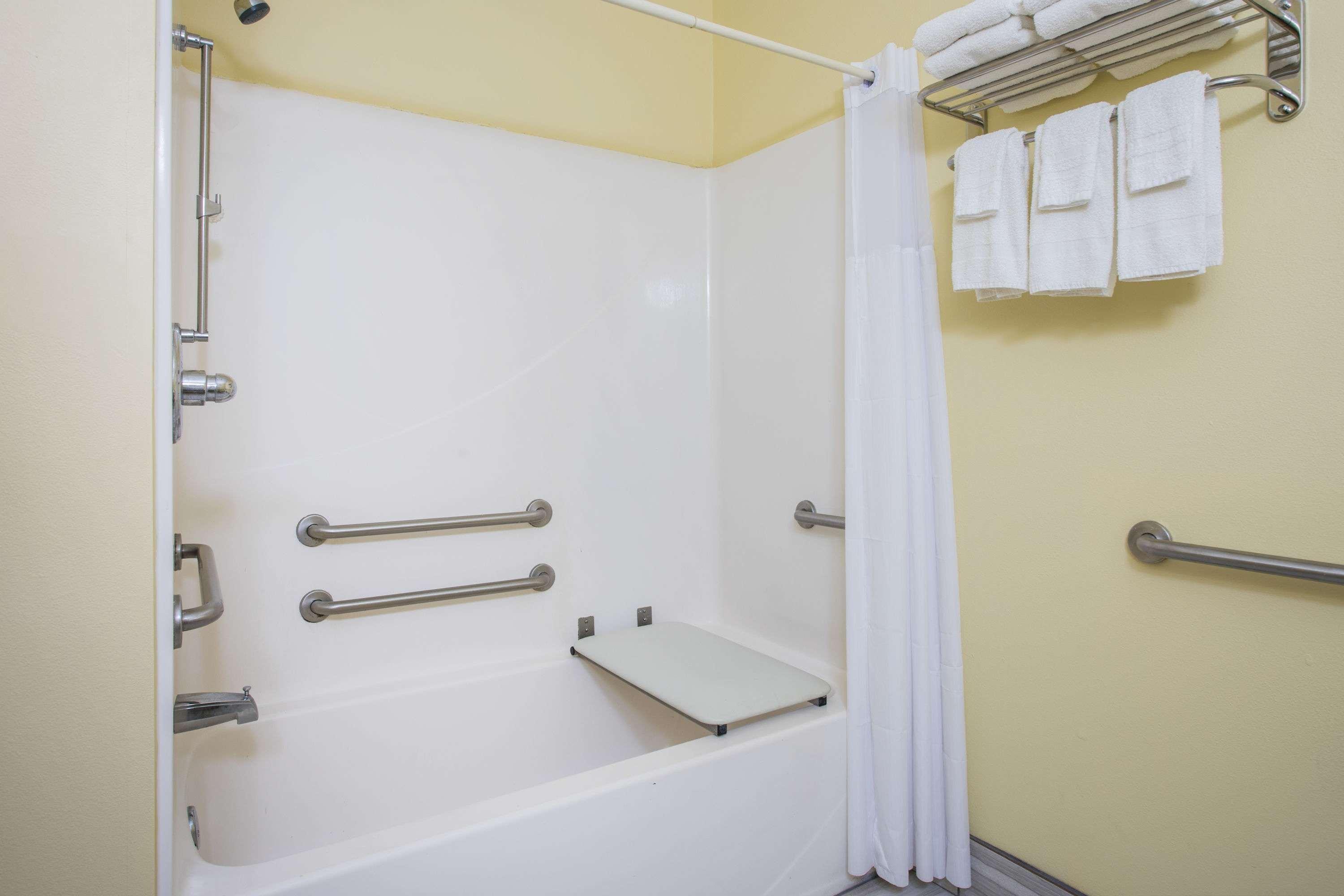 Days Inn & Suites By Wyndham Augusta Near Fort Eisenhower Extérieur photo