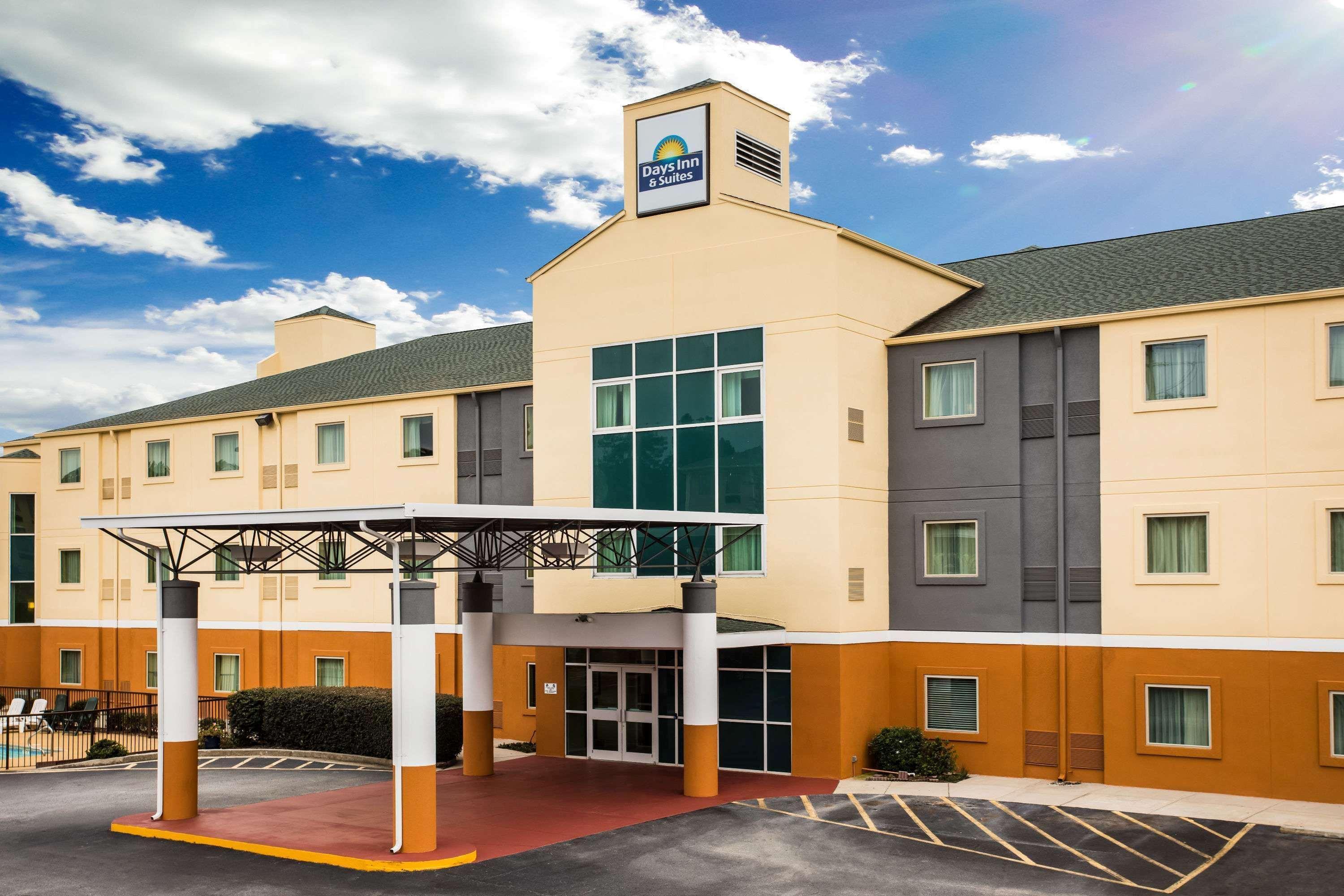 Days Inn & Suites By Wyndham Augusta Near Fort Eisenhower Extérieur photo