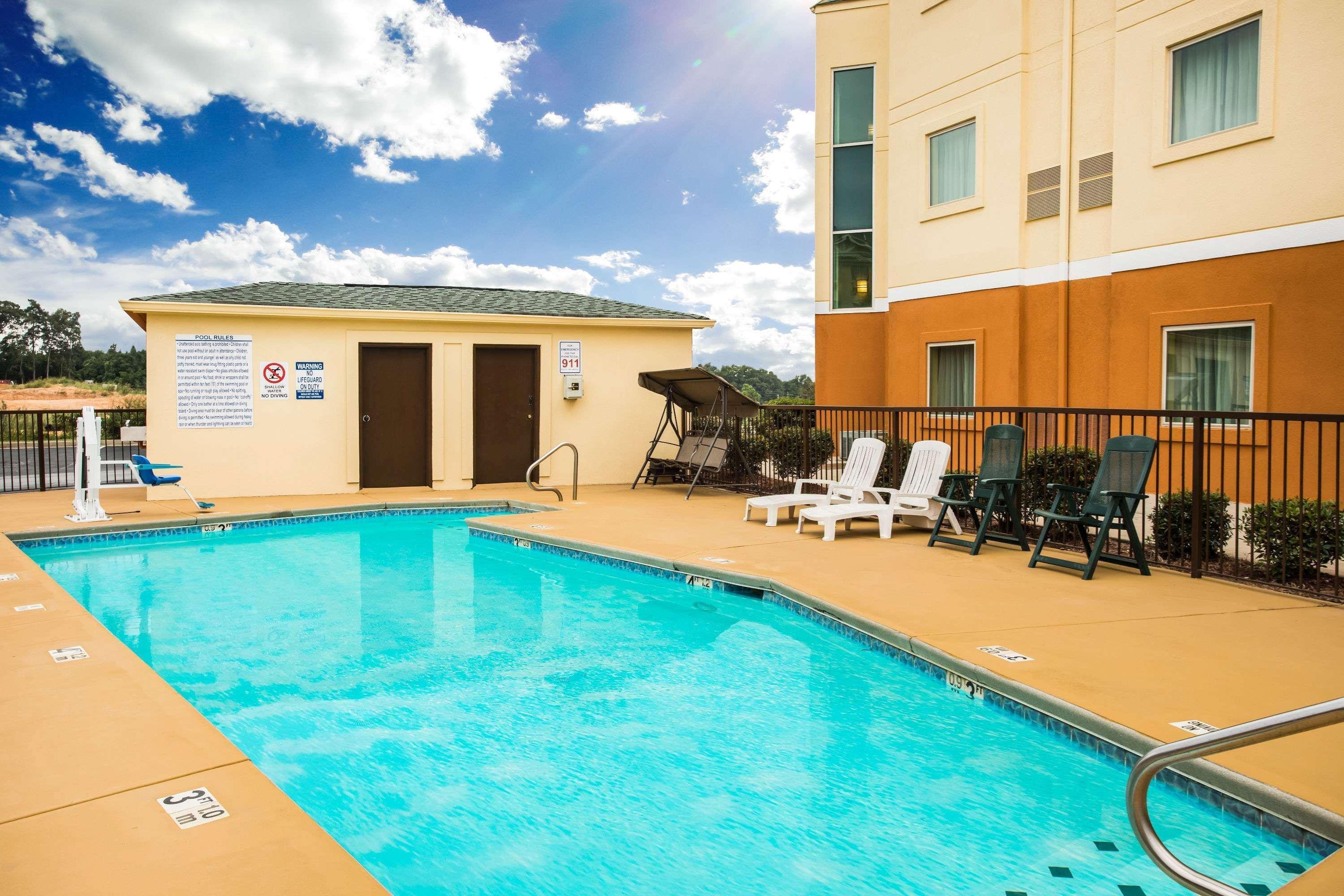 Days Inn & Suites By Wyndham Augusta Near Fort Eisenhower Extérieur photo