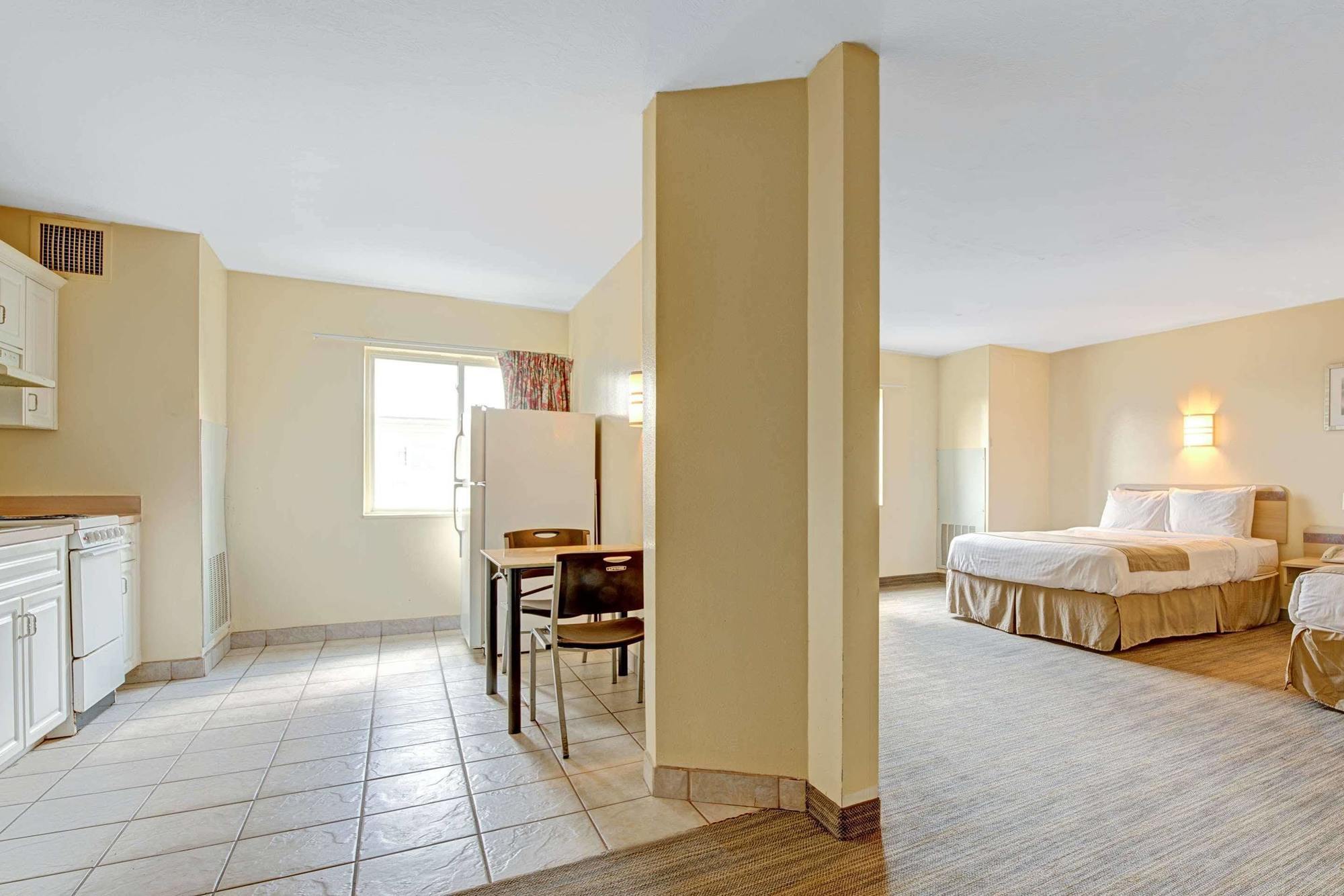 Days Inn & Suites By Wyndham Augusta Near Fort Eisenhower Extérieur photo