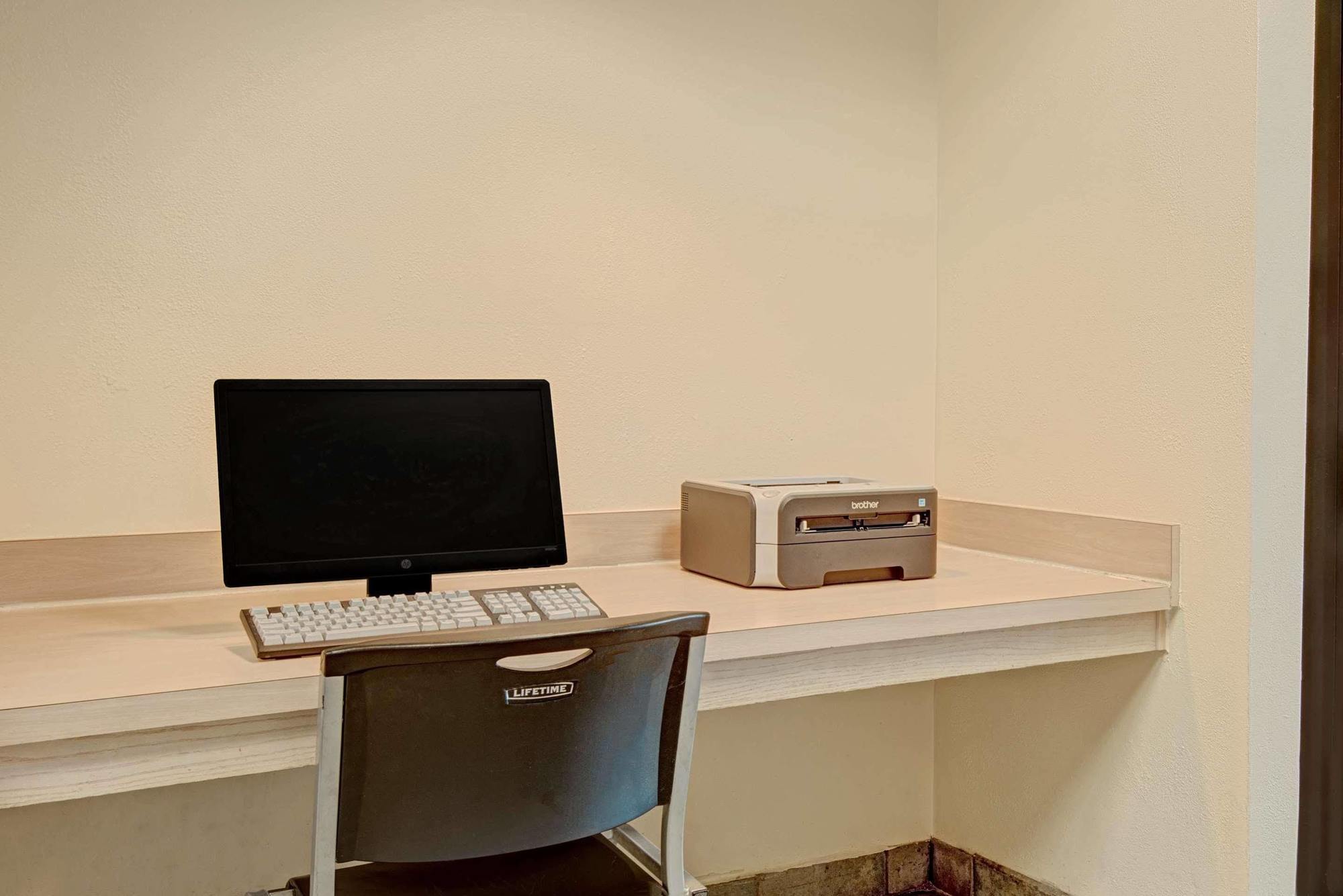 Days Inn & Suites By Wyndham Augusta Near Fort Eisenhower Extérieur photo