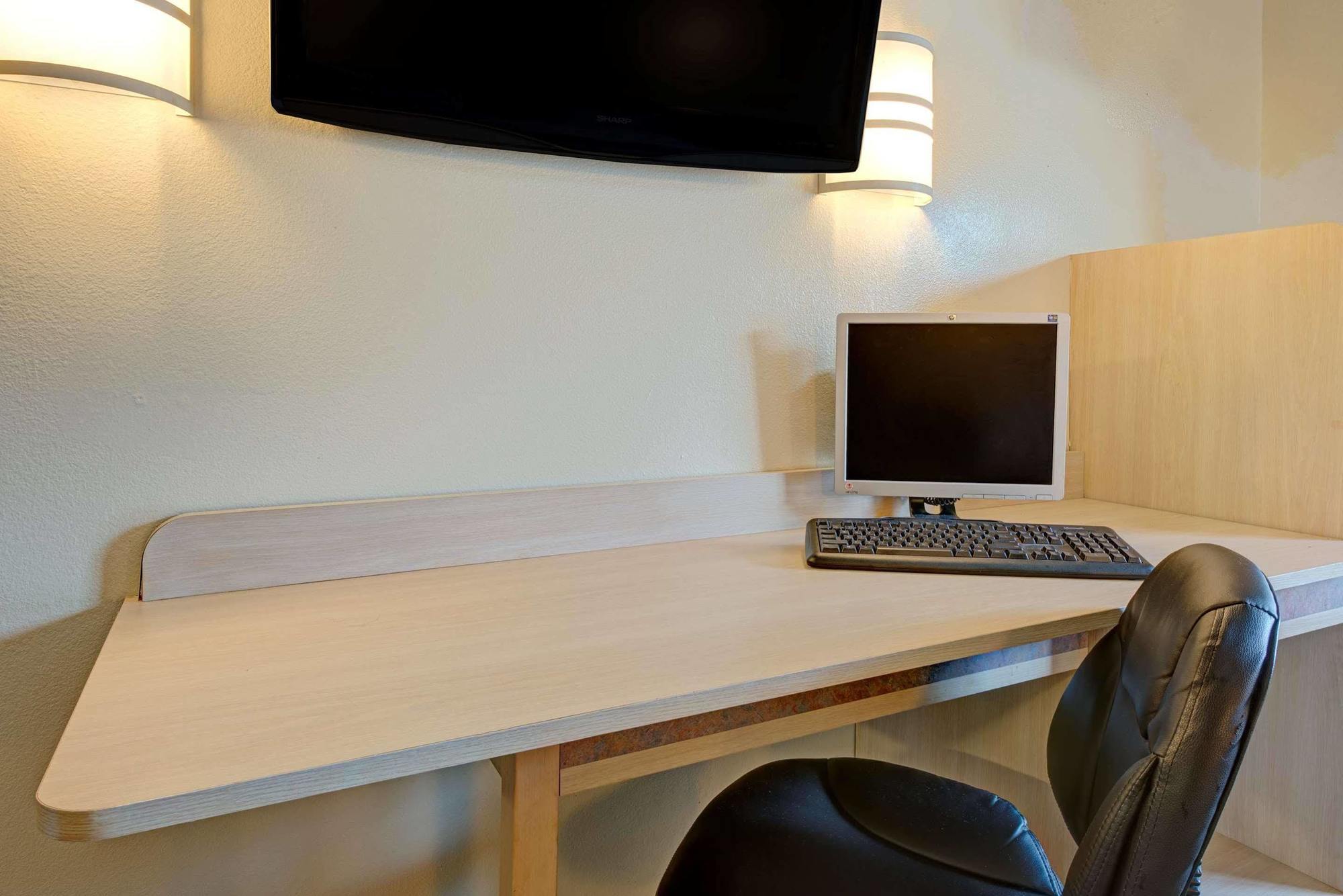 Days Inn & Suites By Wyndham Augusta Near Fort Eisenhower Extérieur photo