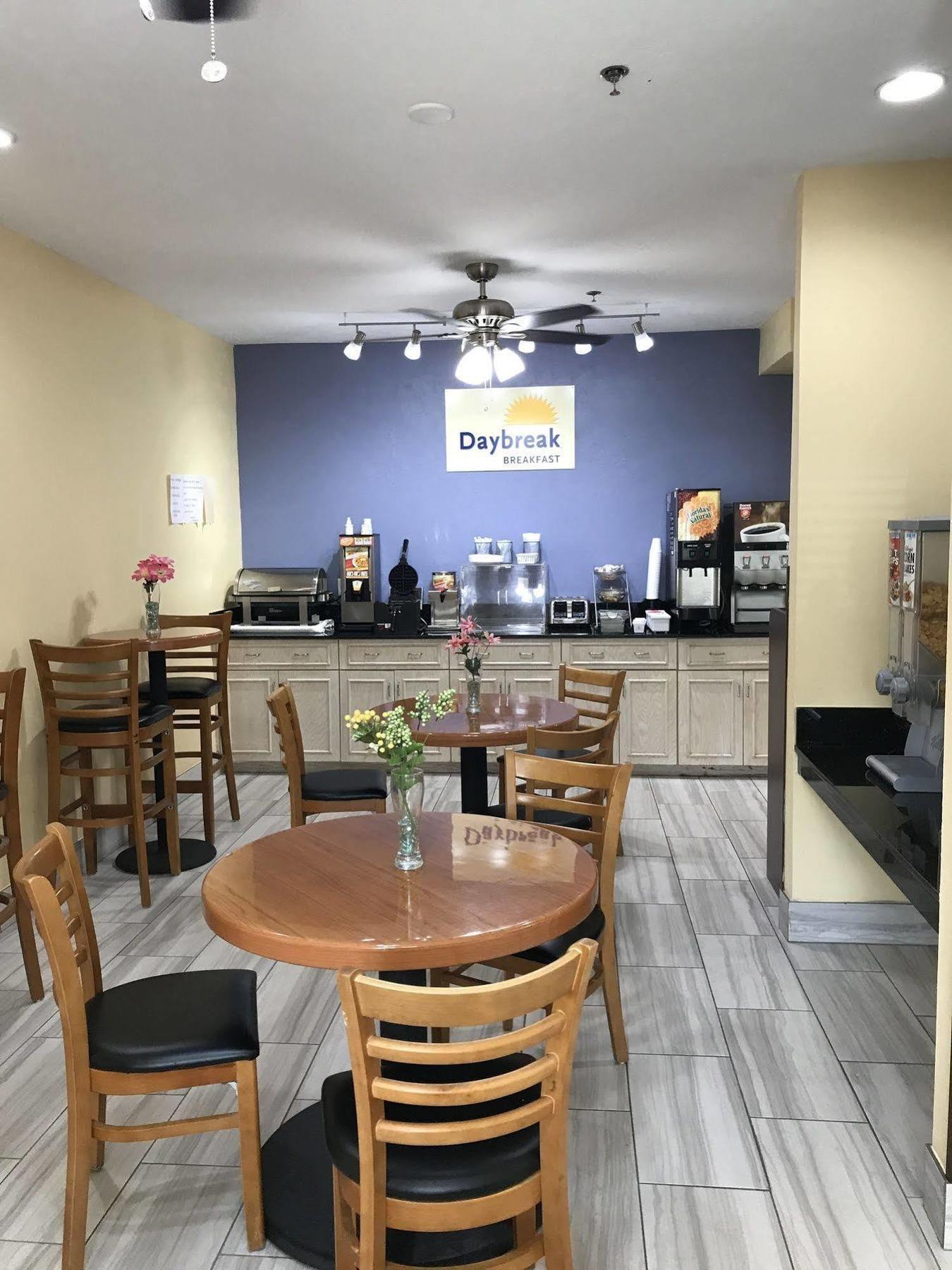 Days Inn & Suites By Wyndham Augusta Near Fort Eisenhower Extérieur photo