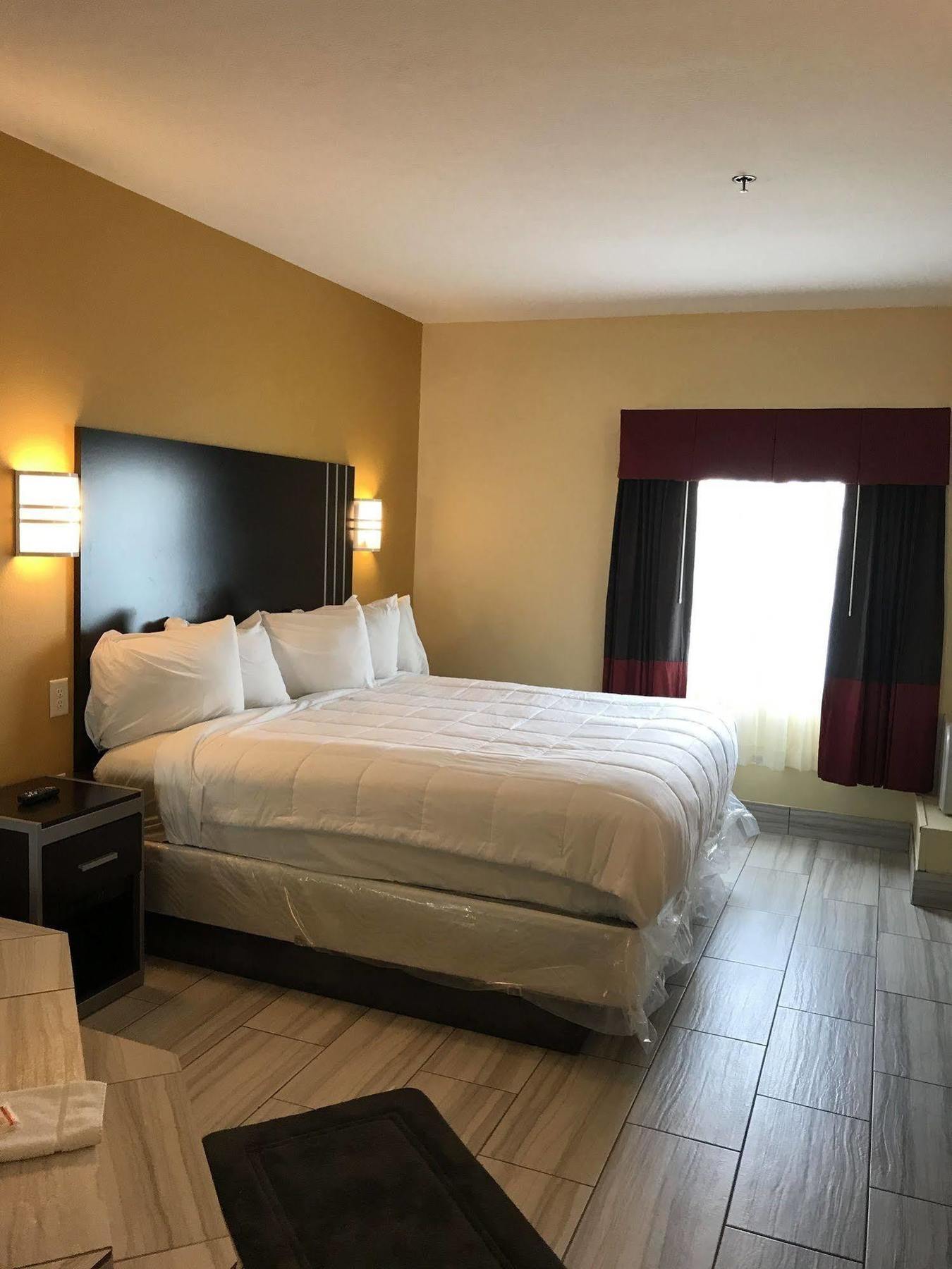 Days Inn & Suites By Wyndham Augusta Near Fort Eisenhower Extérieur photo