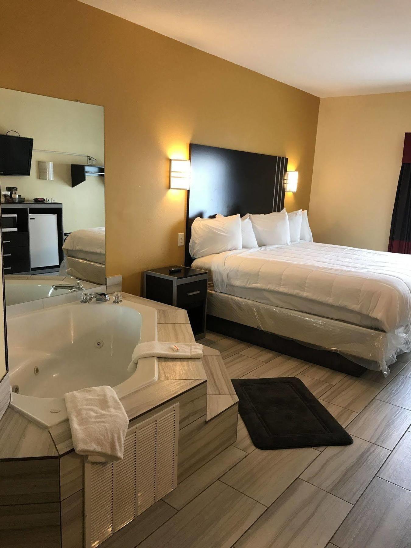 Days Inn & Suites By Wyndham Augusta Near Fort Eisenhower Extérieur photo