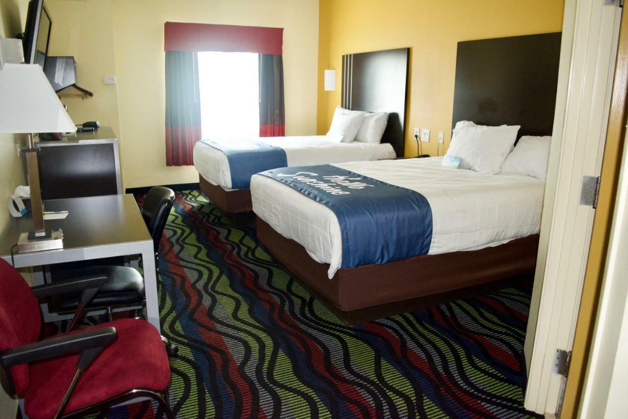 Days Inn & Suites By Wyndham Augusta Near Fort Eisenhower Extérieur photo